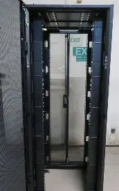 [ADR-UPS-0001] APC Back-UPS 600VA 230V